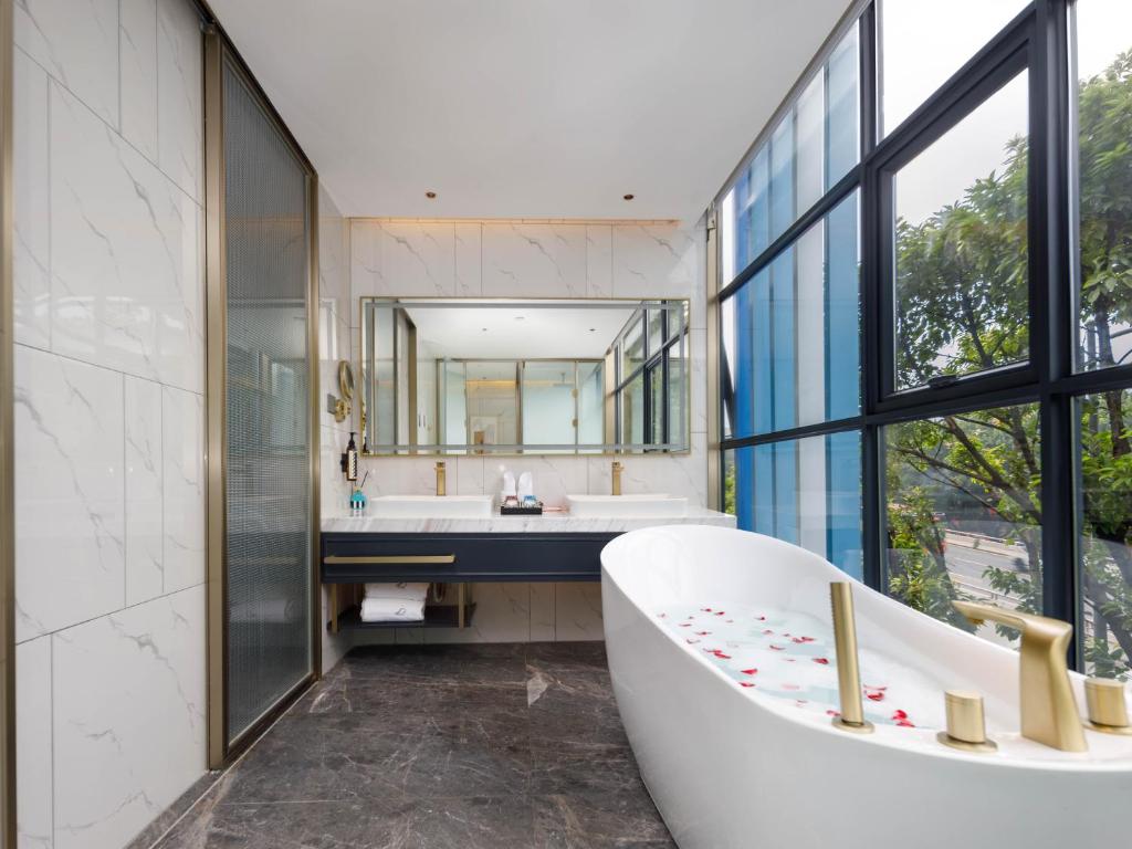 7. Pazhou XANA Deluxe (Nanzhou Metro Branch) – Solid Mid-Range Option