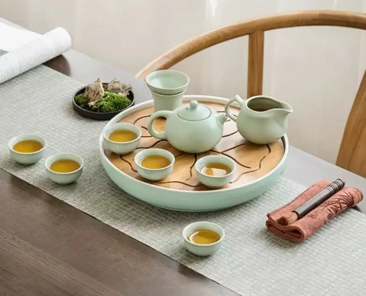 Discover the best traditional teahouses in Guangzhou. Learn local Yum Cha (yǐn chá) etiquette, historic tea spots, modern tea bars, and how to experience authentic Cantonese tea culture.